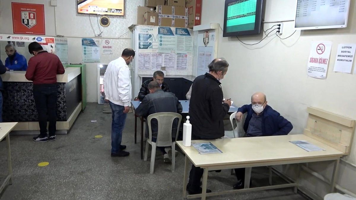 Ganyan bayisini kahvehaneye çevirdi, 4 bin 50 lira ceza yedi