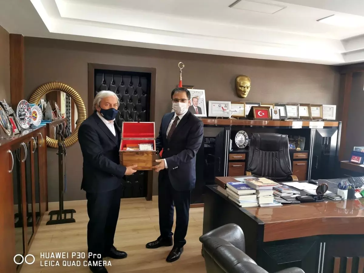 Gürsü Kaymakamı Yavuz\'a \'Fahri Hemşehrilik Beratı\' verildi