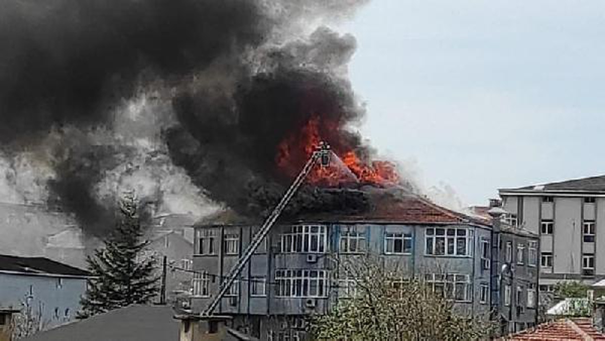 /havadan fotoğraflarla/ Sarıyer\'de 4 katlı yemek imalathanesinde yangın