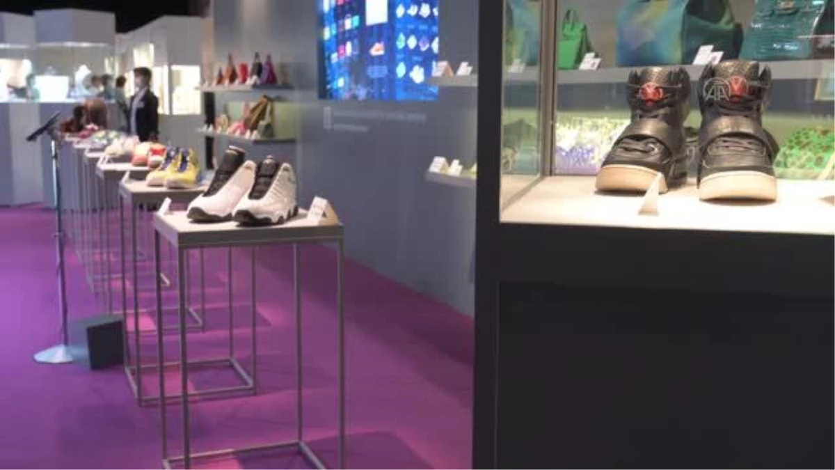 HONG KONG - Rapçi Kanye West\'in tasarladığı Yeezy ayakkabılar 2 milyon dolardan satışa çıktı