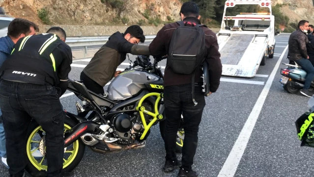 Kontrolden çıkan motosiklet refüje çarptı: 2 arkadaş hayatını kaybetti