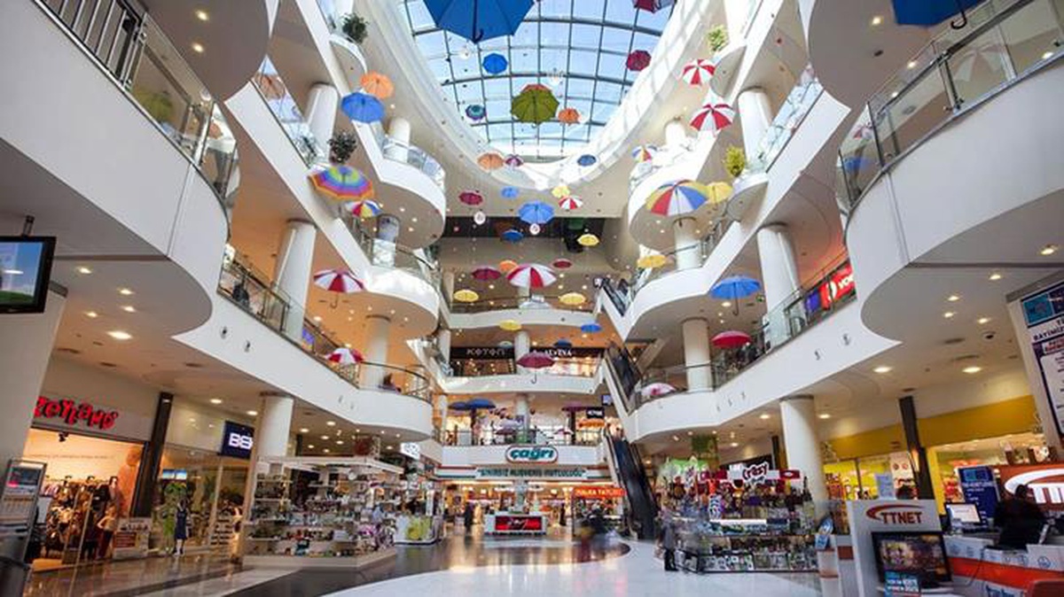 İstanbul\'da AVM\'ler ve mağazaların kapanış saati uzatıldı