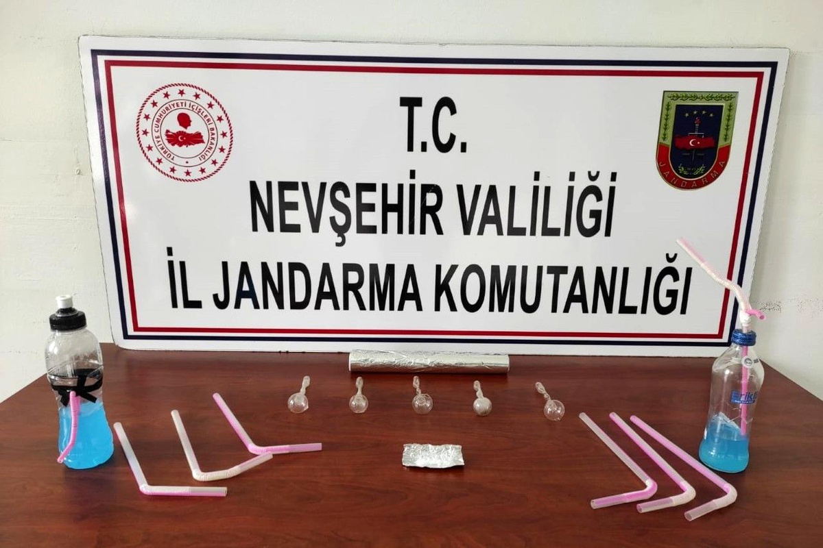 Jandarma uyuşturucudan 2 kişiyi yakaladı