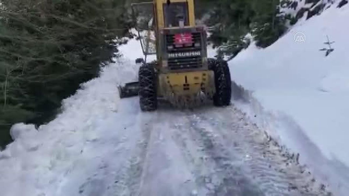 KASTAMONU - Ekipler, ilkbaharda karla mücadele çalışması yaptı
