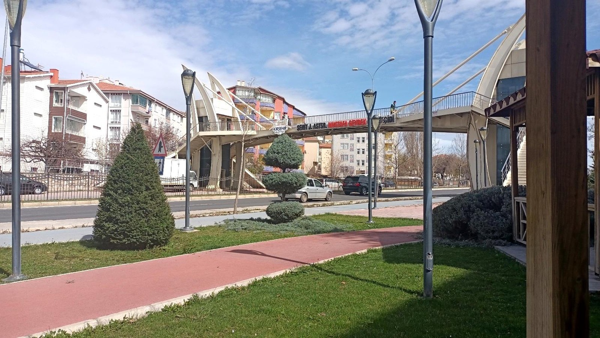 Kırşehir\'de belediye sokakları bahara hazırlıyor