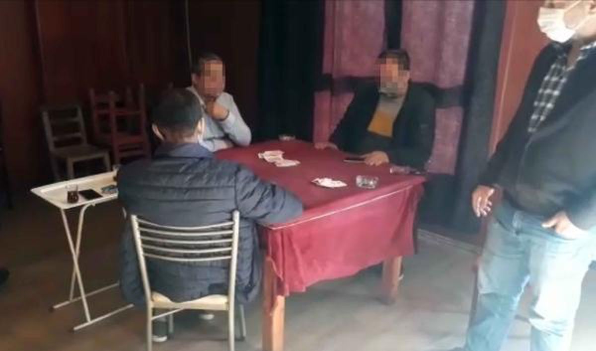 Koronavirüse rağmen ofiste kumara 25 bin lira ceza