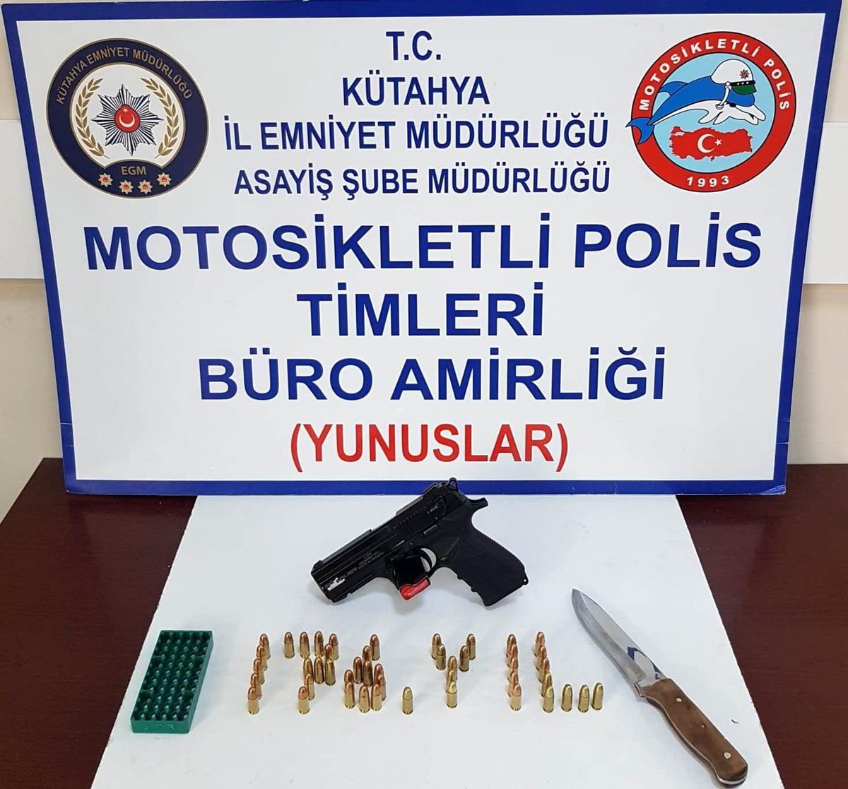 Kütahya\'da bir araçta ruhsatsız tabanca ele geçirildi