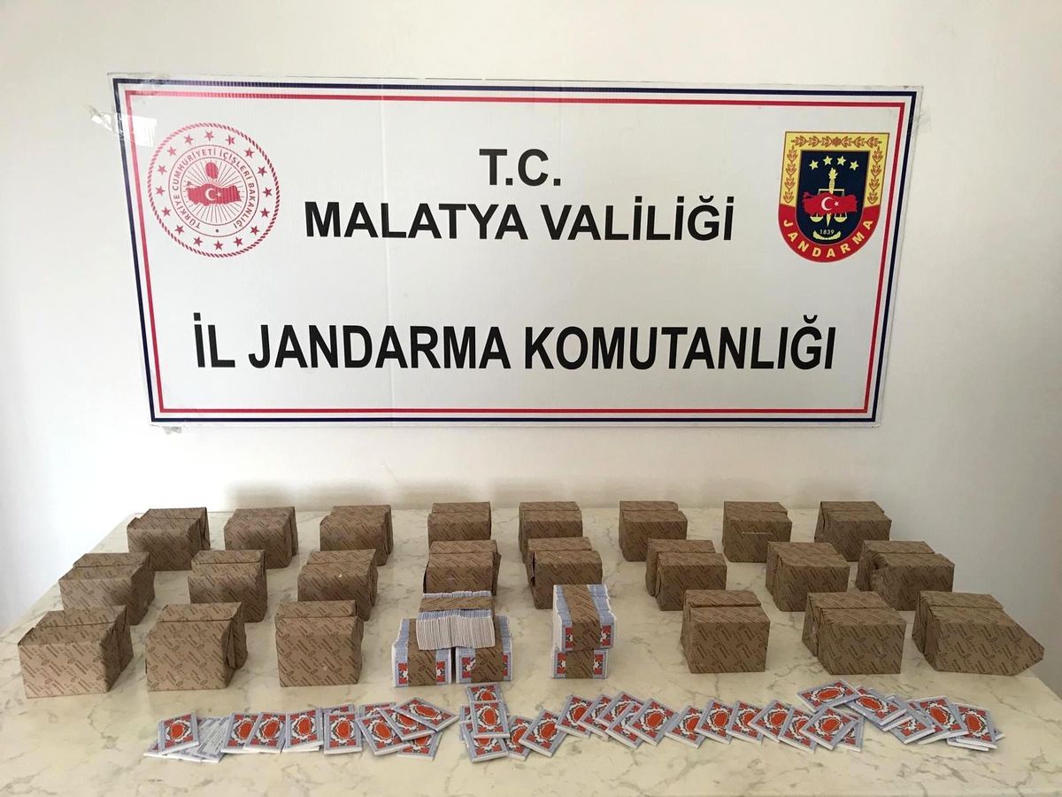 Malatya\'da 2 bin 250 deste bandrolsüz sigara kağıdı ele geçirildi: 1 gözaltı