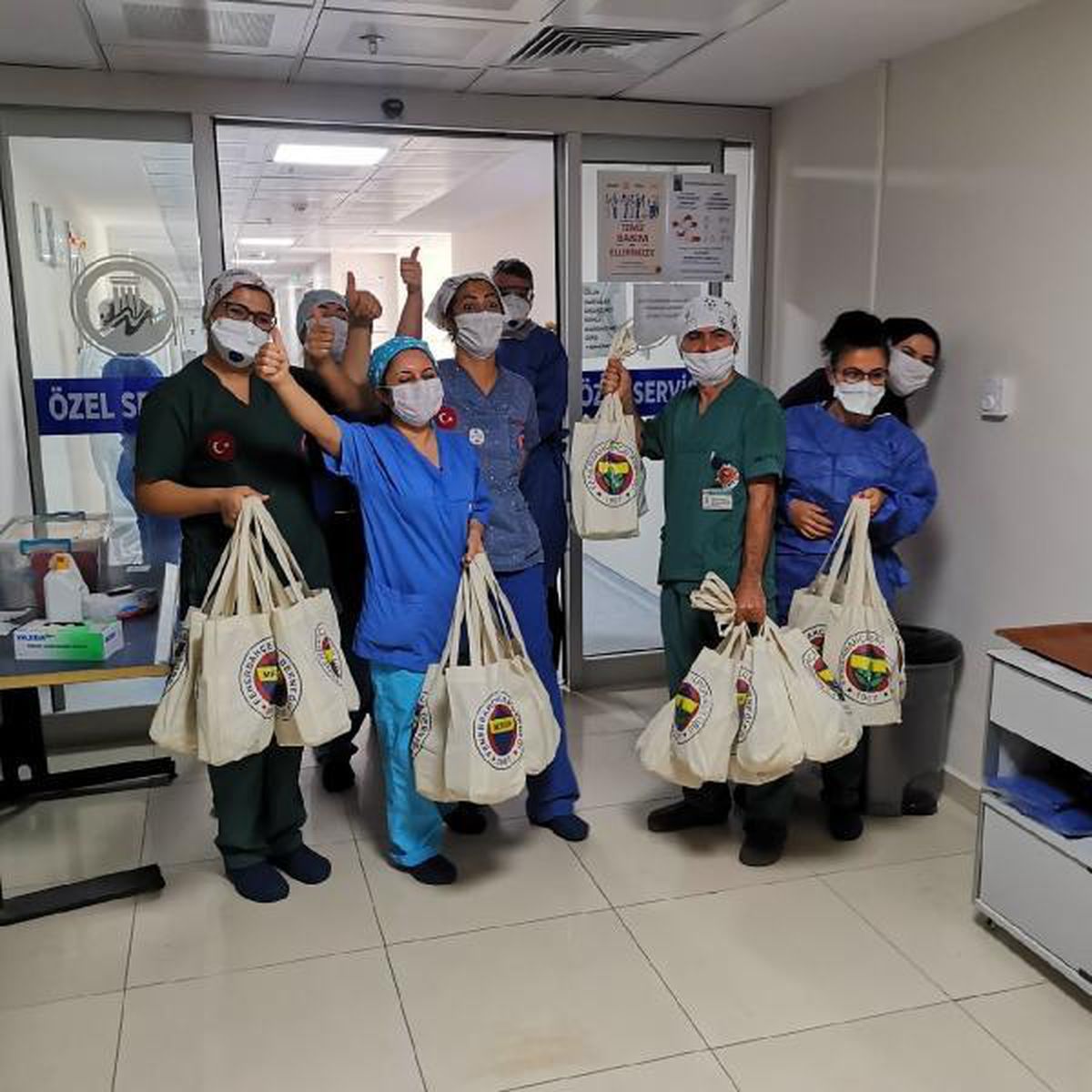 Mersin Fenerbahçeliler Derneği kanser hastası çocukları ziyaret etti