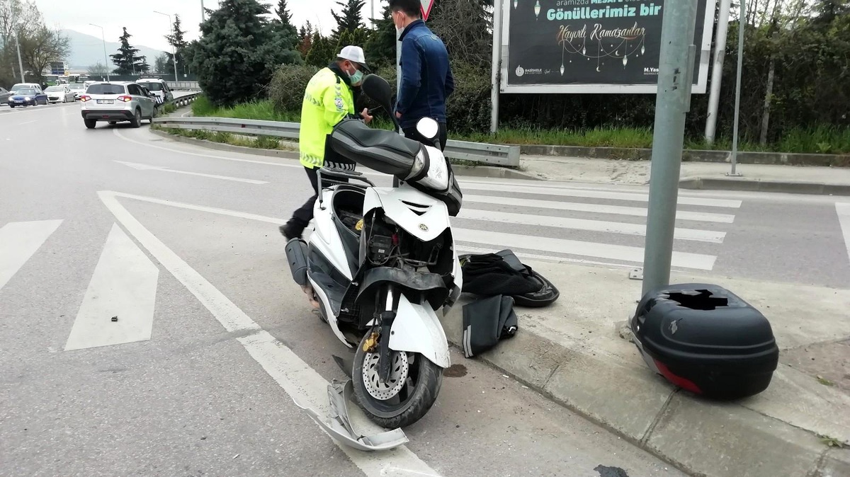 Otomobille çarpışan motosikletin sürücüsü yaralandı
