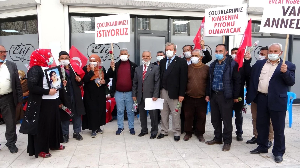 Türkiye Kamu-Sen\'den evlatları dağa kaçırılan ailelere destek