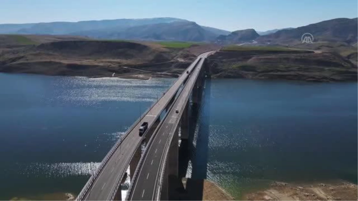 Türkiye\'nin en uzun köprüleri arasına girecek Hasankeyf-2 Köprüsü yarın hizmete alınacak