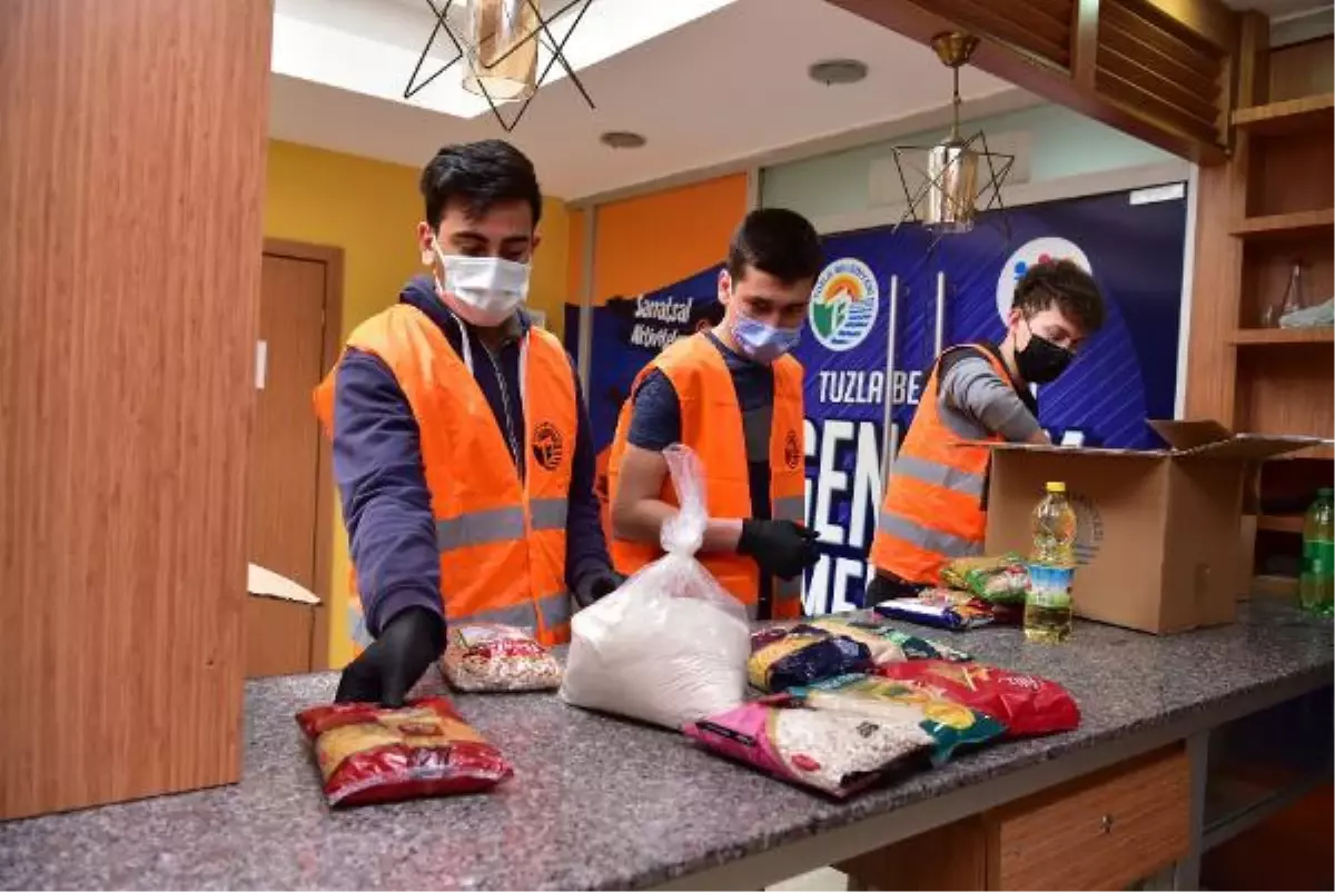 TUZGEM öğrencileri evden getirdikleri malzemelerle yardım kolisi hazırladı