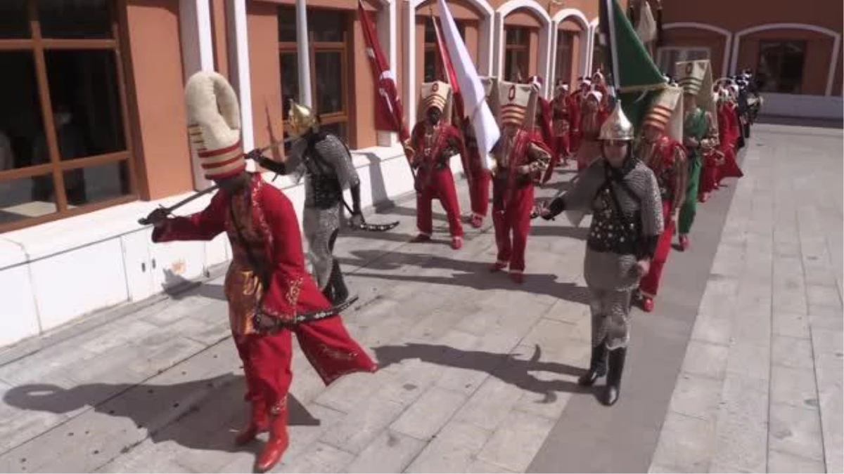 Uluslararası imam hatip lisesinde 25 farklı ülkeden 33 öğrenciyle mehter takımı oluşturuldu