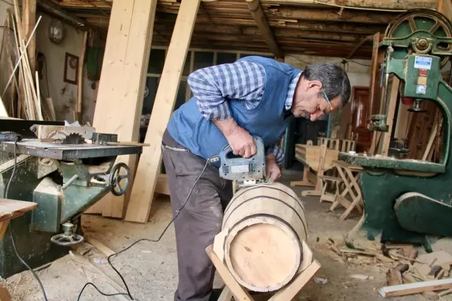 Usta ellerde üretilen 'yayıklar' Türkiye'nin dört bir yanından talep görüyor Usta ellerde üretilen 'yayıklar' Türkiye'nin dört bir yanından talep görüyor