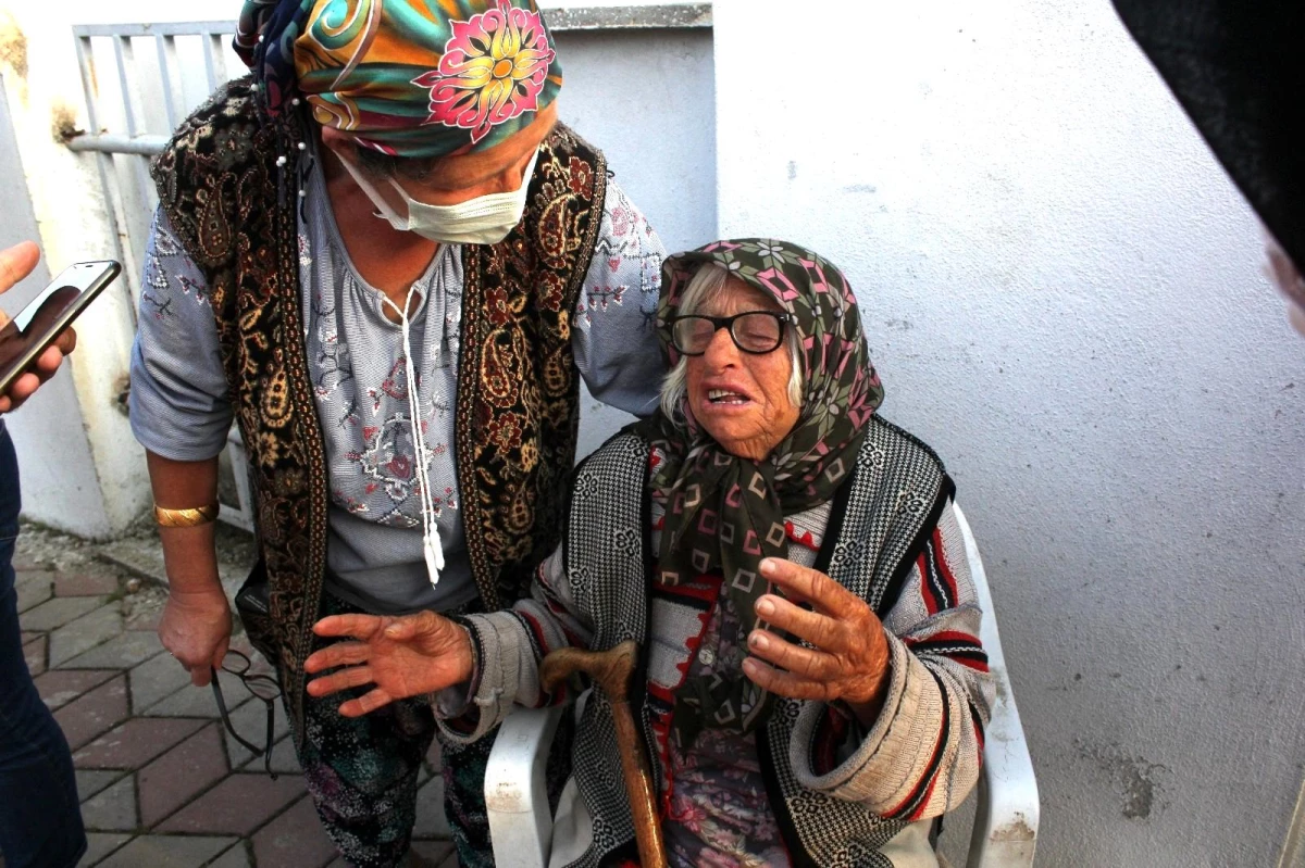 Yaşlı çift, yanan evlerini gözyaşları içinde izledi
