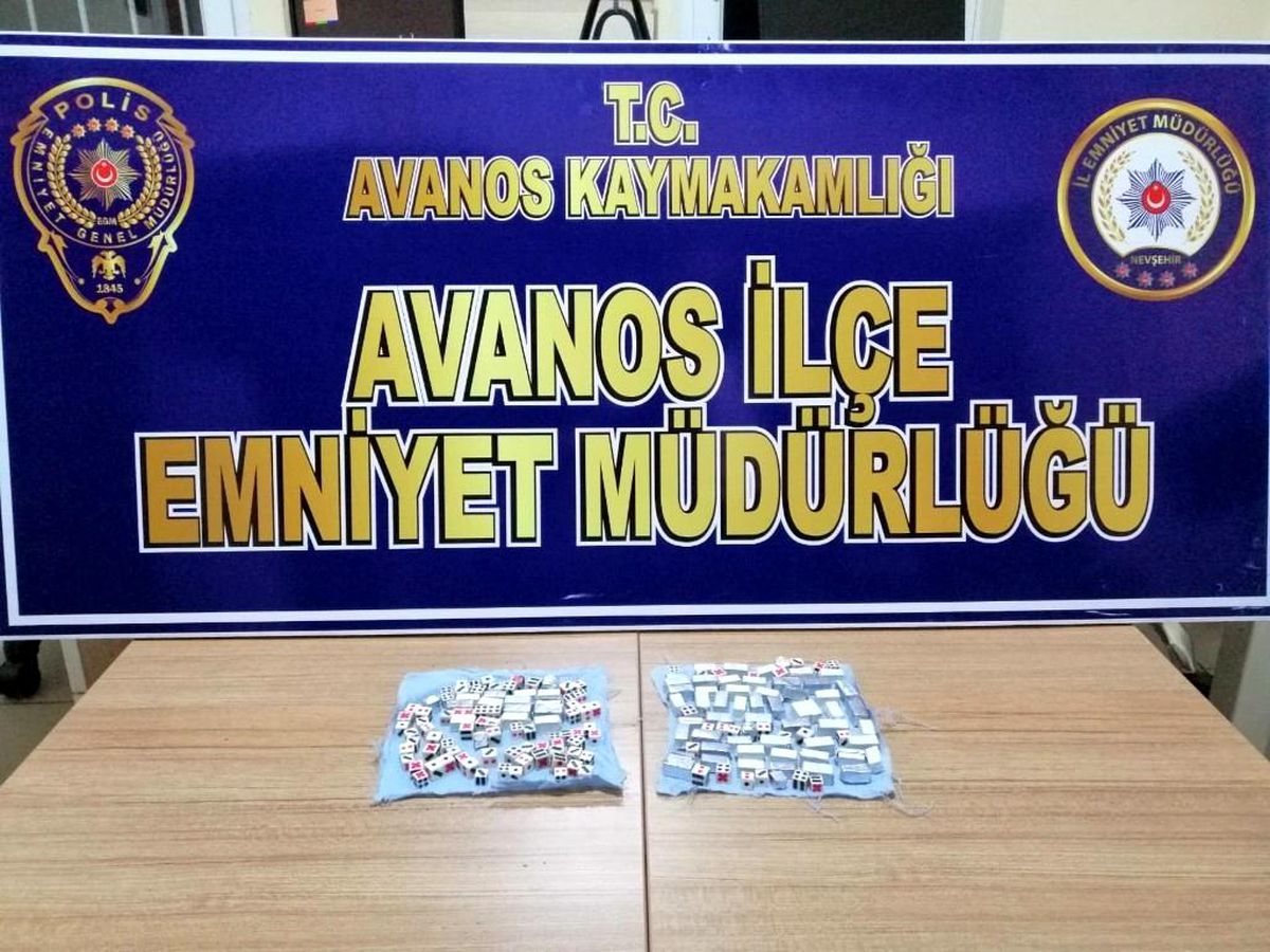 Zarların içinden uyuşturucu çıktı