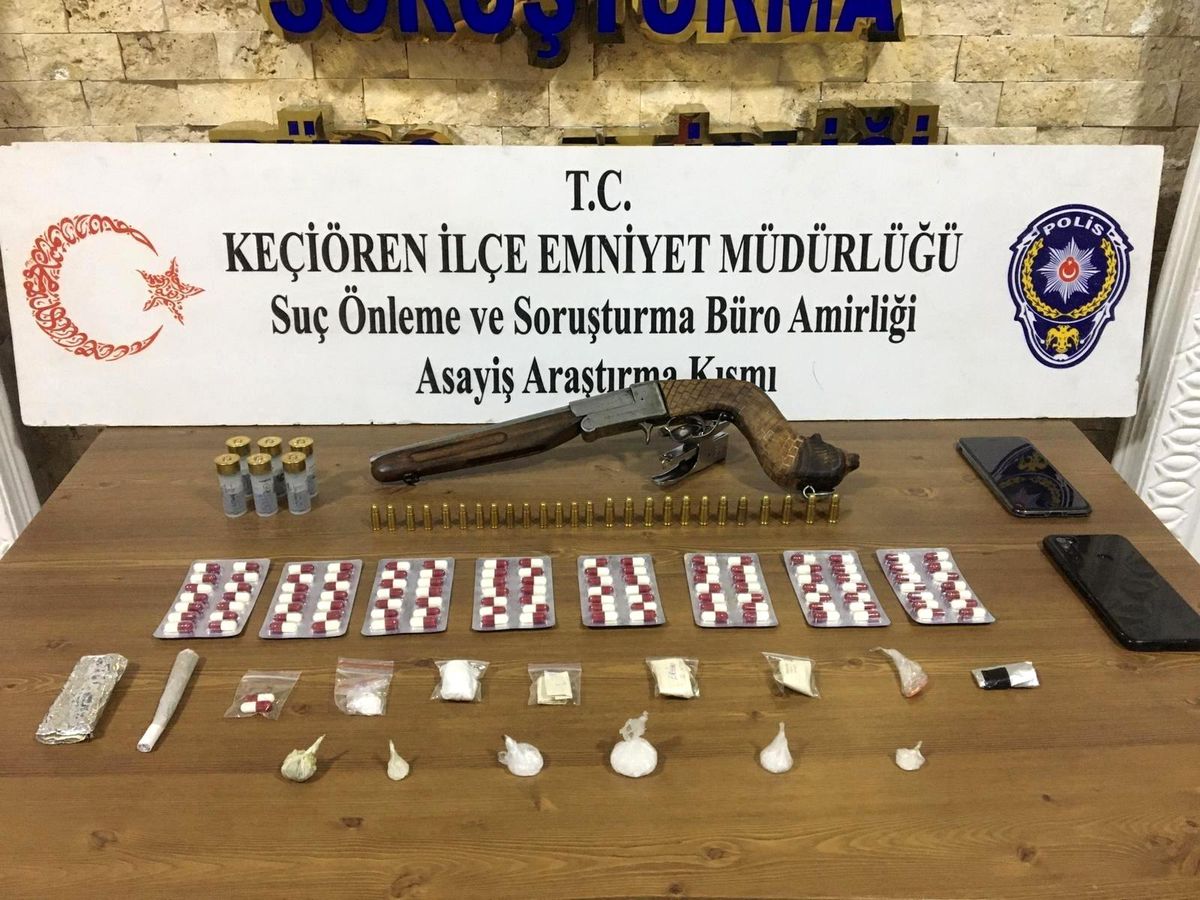 Ankara\'da uyuşturucu operasyonu: suç üstü yakalandılar