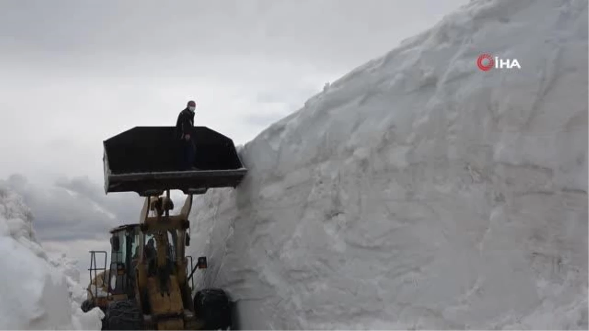 Bahar ayında Bitlis\'te 10 metrelik karla mücadele çalışmaları