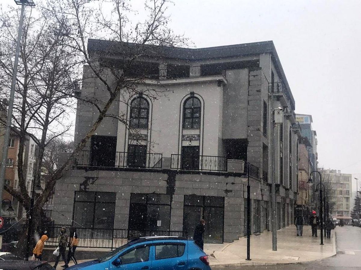 Belediyeye ait ticaret merkezi 16 milyon 600 bin liraya satıldı