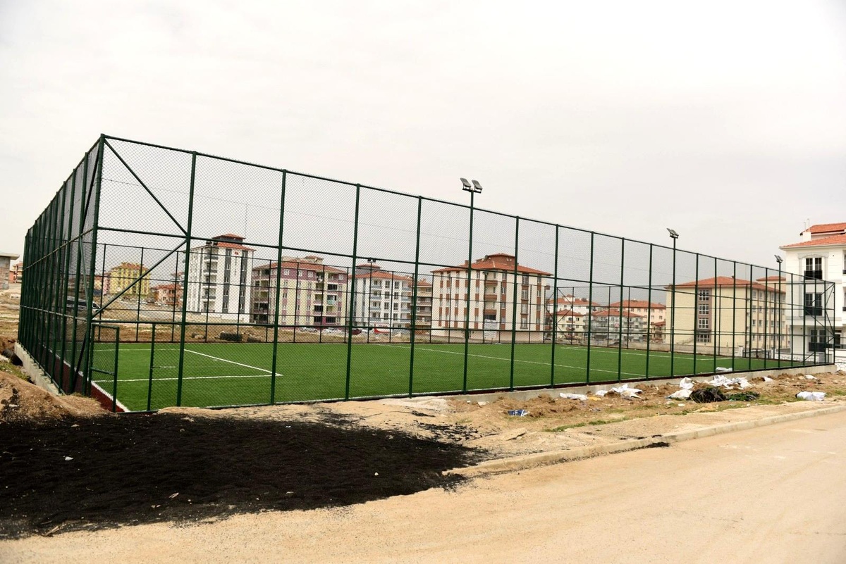 Çorum Belediyesi iki semt sahası yapıyor