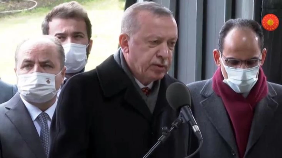 Cumhurbaşkanı Erdoğan, Turgut Özal\'ın kabri başında Kur\'an-ı Kerim okudu