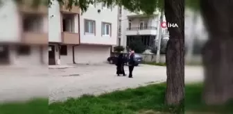 Dilencilikte çığır açan yöntem.. Yüksek sesle ilahi okuyarak sokakta dilendiler