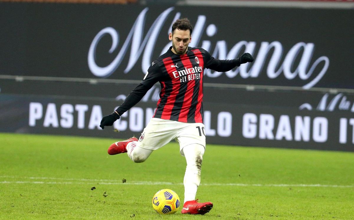 İtalyanlar Hakan Çalhanoğlu için PSG\'nin devreye girdiğini yazdı!