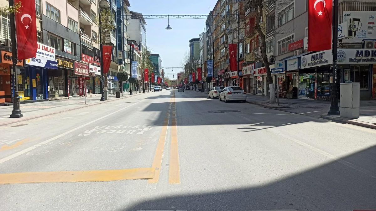 Malatya\'da hafta sonu sokaklar boş kaldı