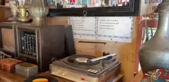 Otomobil garajını müzeye çevirdi