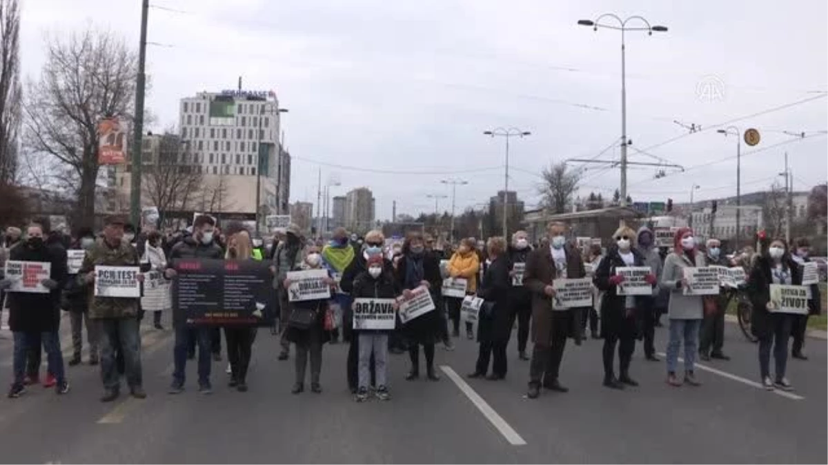 Son dakika: SARAYBOSNA - Bosna Hersek\'te hükümetin salgınla mücadelesi protesto edildi