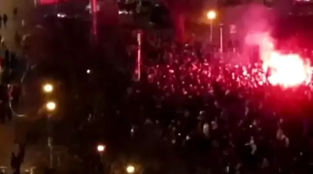 Seyircisiz maçlar canlarına tak etti! Polonya'da öfkeli taraftarlar polisle çatıştı Seyircisiz maçlar canlarına tak etti! Polonya'da öfkeli taraftarlar polisle çatıştı