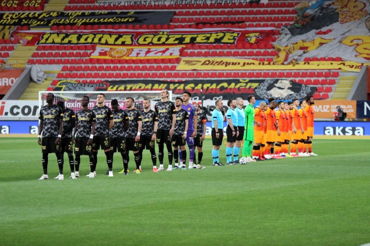 Süper Lig: Göztepe: 1 - Galatasaray: 2 (İlk yarı)