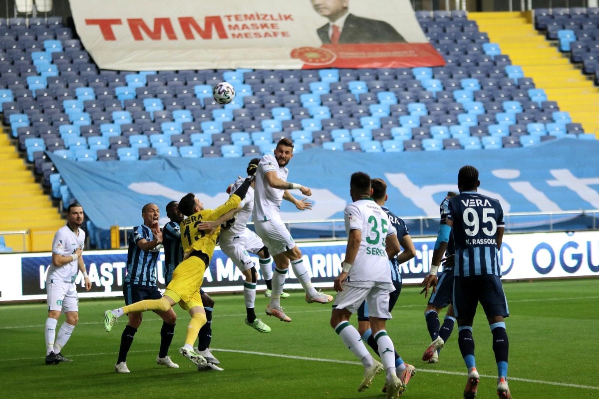 TFF 1. Lig: Adana Demirspor: 3 GZT Giresunspor: 0 (İlk yarı)