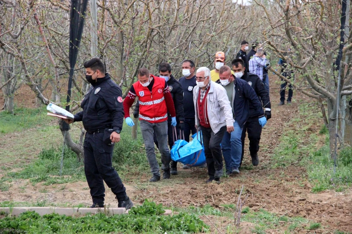 Traktörün arkasındaki çapa makinesine sıkışan şahıs olay yerinde can verdi