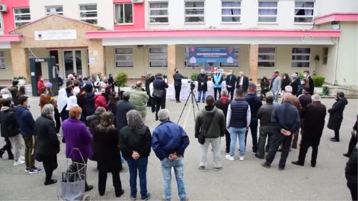 Türkiye Diyanet Vakfı, Arnavutluk\'taki ihtiyaç sahiplerine ramazan yardımı dağıttı