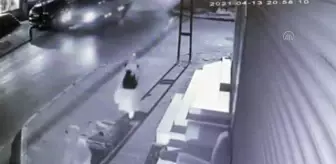 Yürüyen kadının elinden kapkaç yöntemiyle cep telefonunu çalan ve otodan hırsızlık yapan zanlı yakalandı