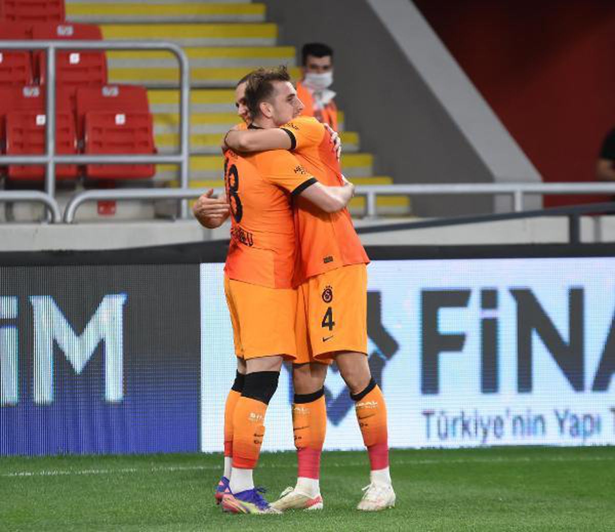 Aslan saha içine döndü