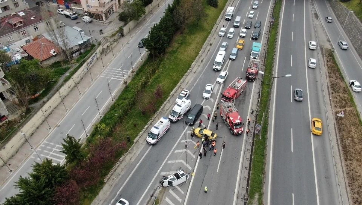 Ataşehir\'de taksilerin karıştığı zincirleme kaza: 3 yaralı
