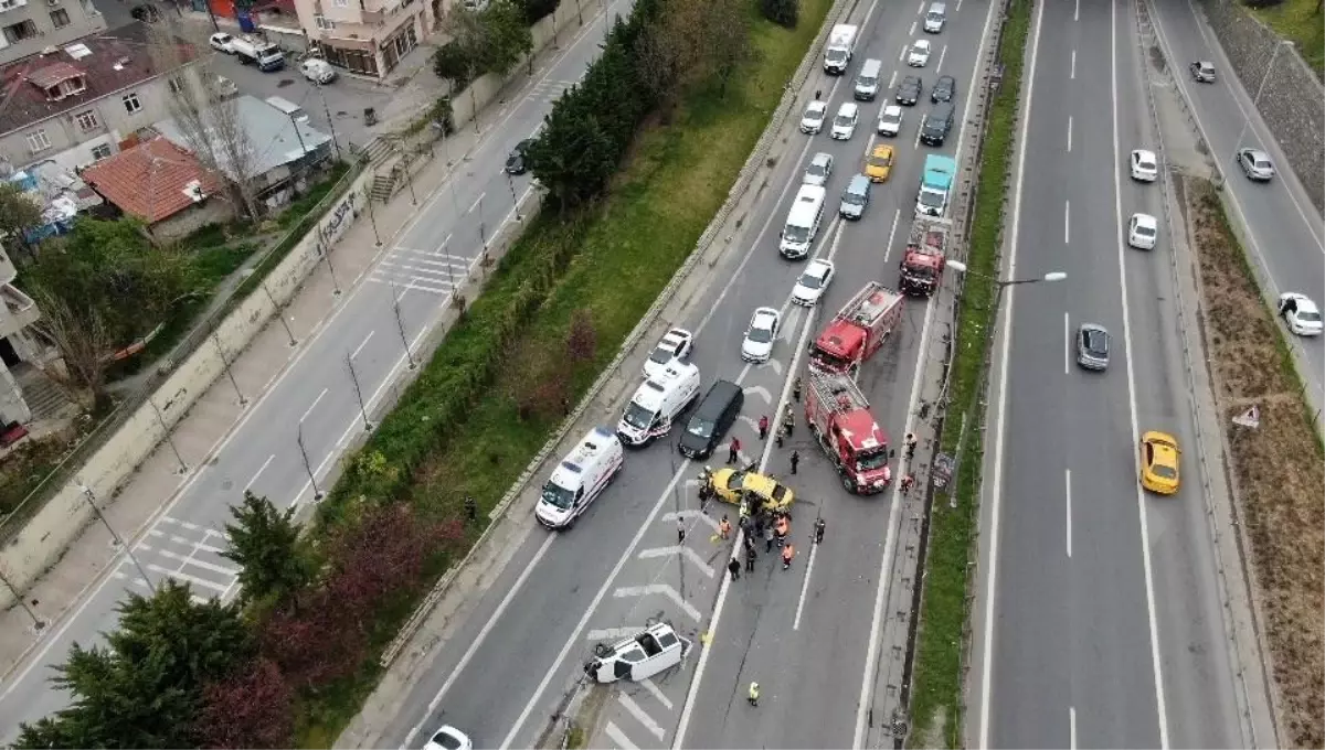 Ataşehir\'de taksilerin karıştığı zincirleme kaza: 3 yaralı