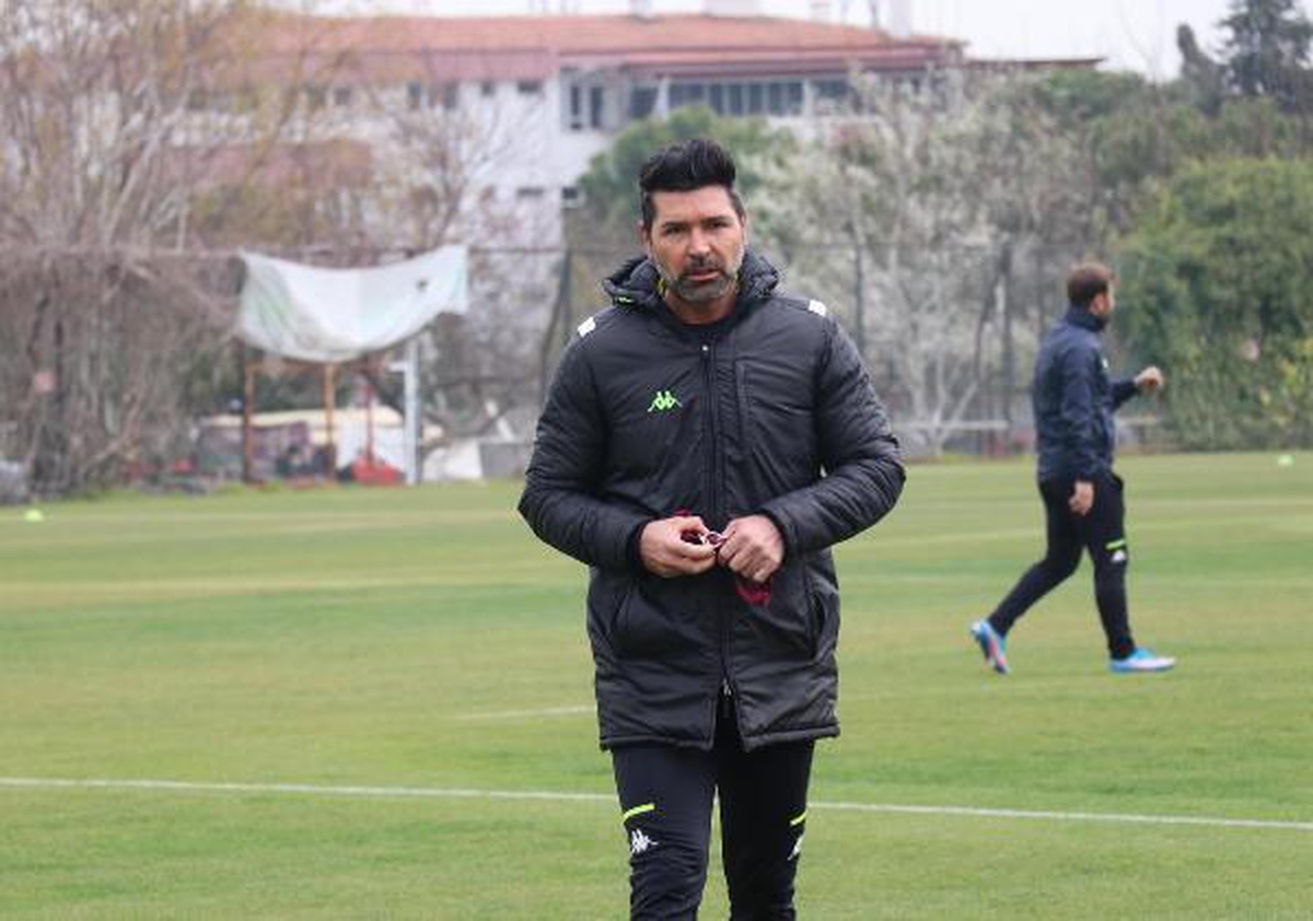 Denizlispor\'da Hakan Kutlu ile yollar ayrıldı