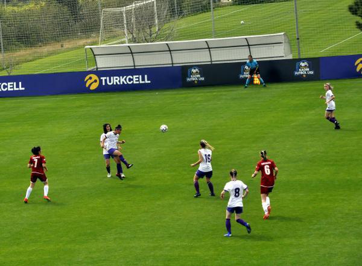 Ereğli Belediyespor, ilk maçında Kocaeli Futbol Kulübü\'nü 2-1 yendi