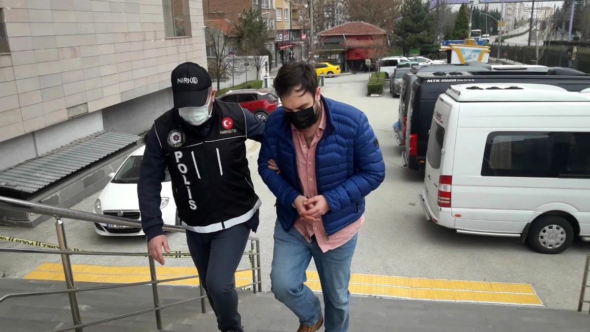 Son dakika haber: Eskişehir\'de uyuşturucu operasyonunda yakalanan 5 kişiden 1\'i tutuklandı
