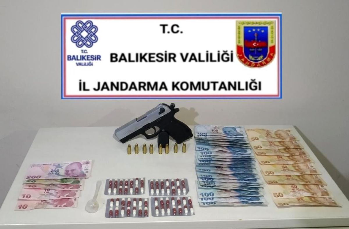 Karesi\'de jandarmadan 3 uyuşturucu şüphelisine operasyon