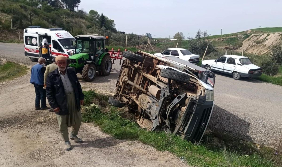 Kontrolden çıkan kamyonet devrildi