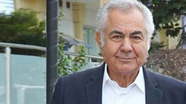 Ο συνταξιούχος ναύαρχος Kıyat, ο οποίος φοράει ηλεκτρονικές μανσέτες για την υπογραφή της δήλωσης Montreux: Ο εγκέφαλός μου είναι ελεύθερος μέχρι να πεθάνω.