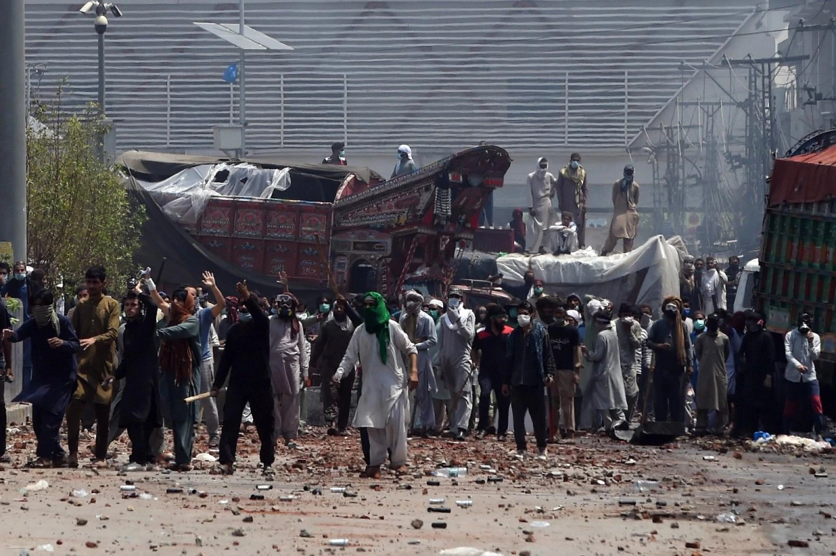 Pakistan\'da protestoların bilançosu artıyor! Polis ateş açtı: 3 ölü, 50 yaralı