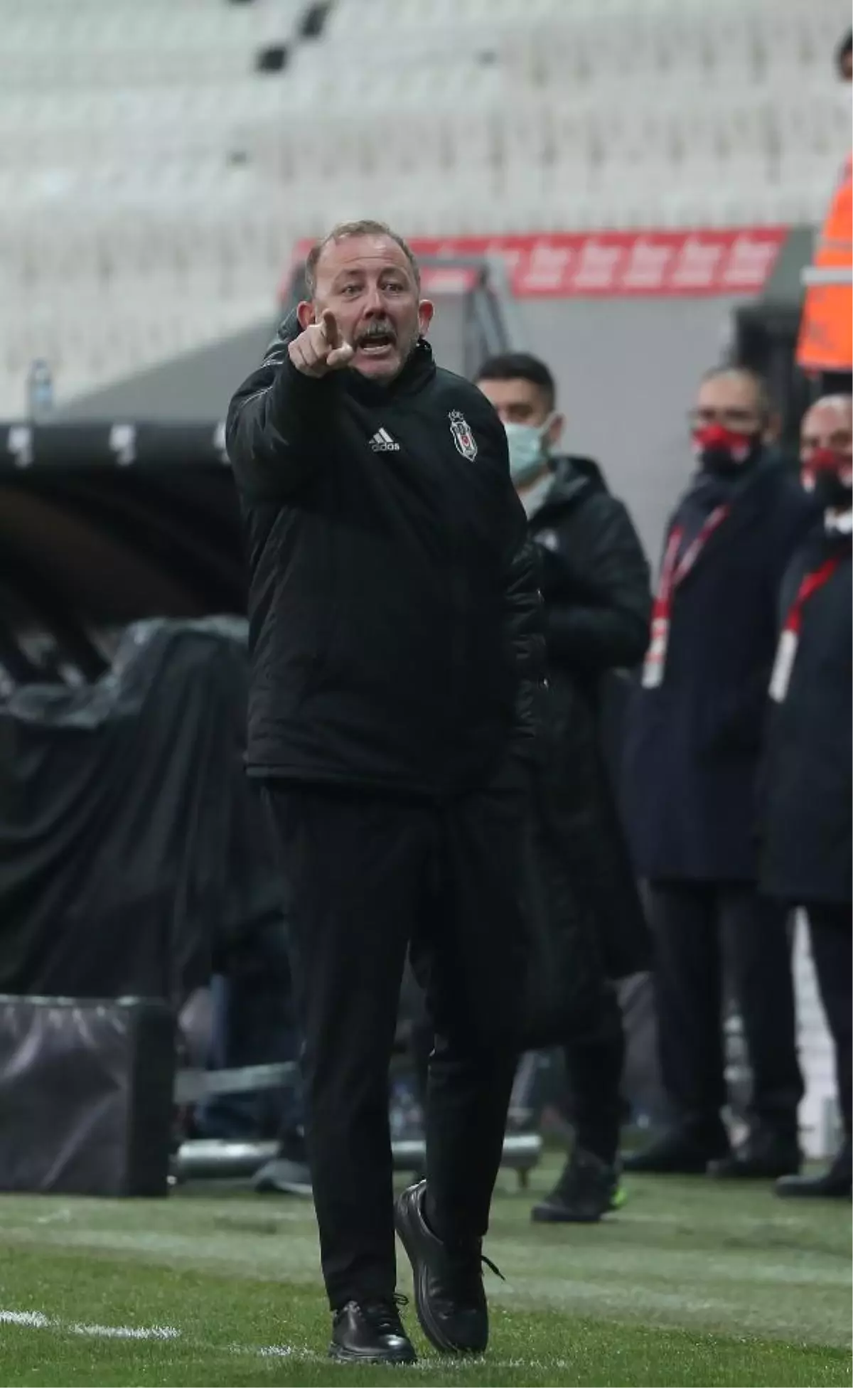 Sergen Yalçın 10 numara bölgesi için çözüm arıyor