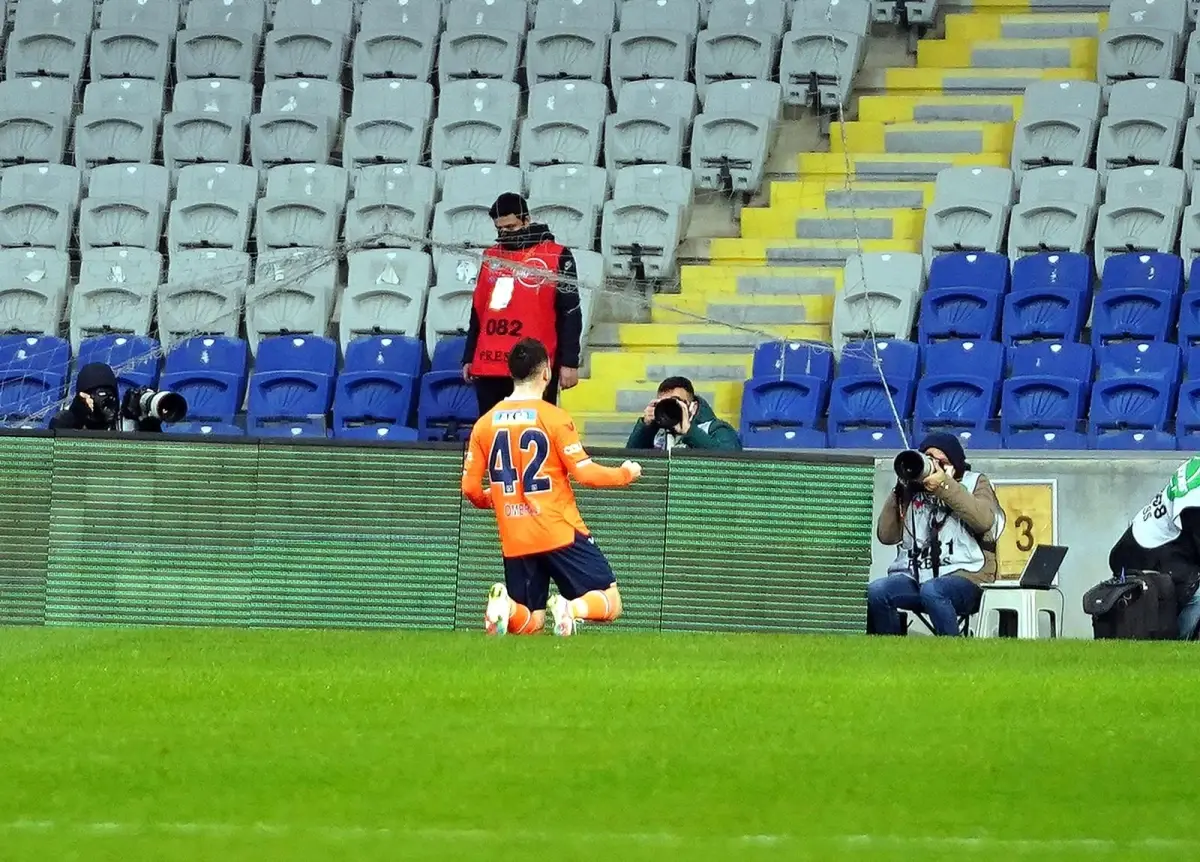 Süper Lig: Medipol Başakşehir: 1 - Fenerbahçe: 1 (İlk yarı)