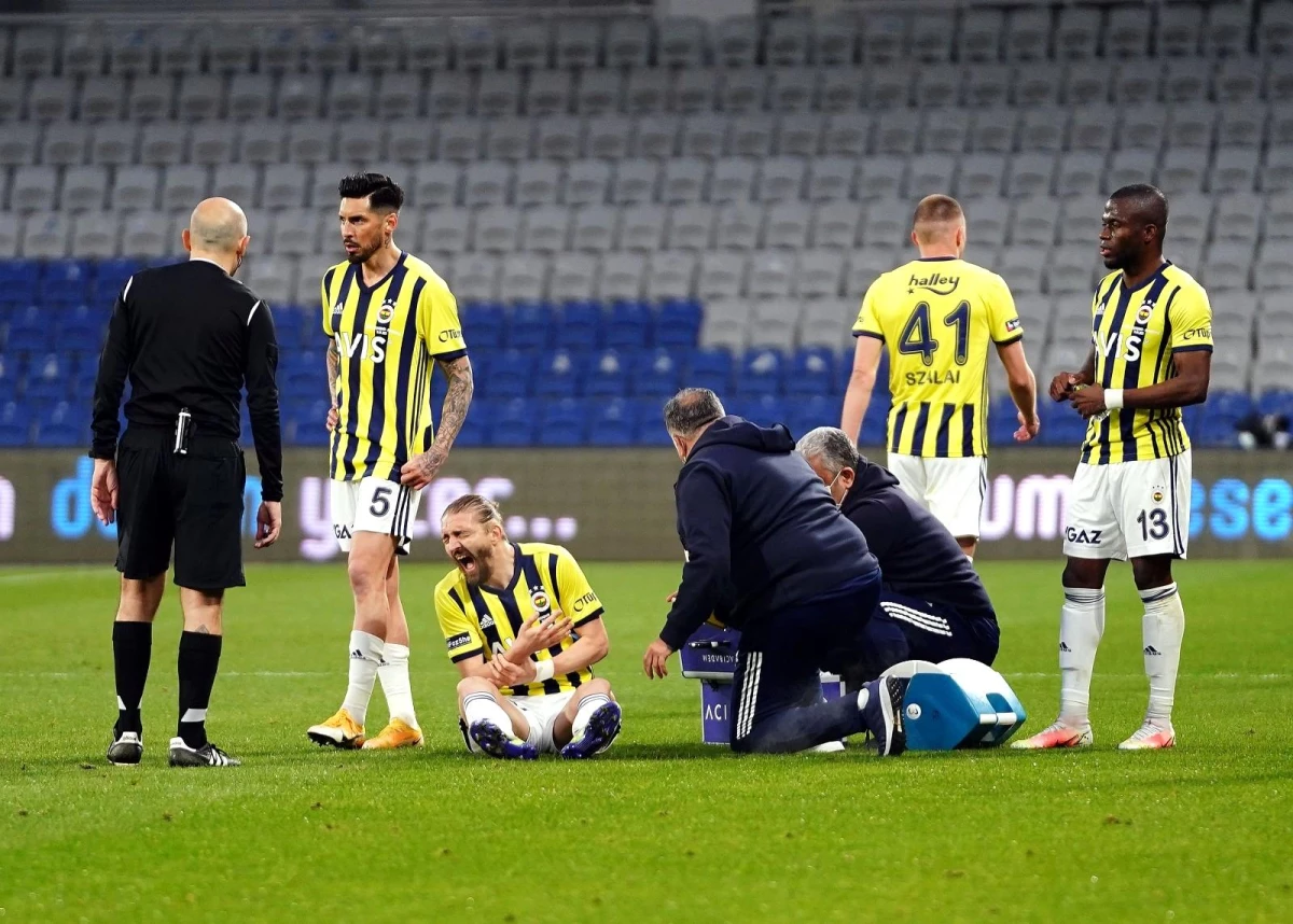 Süper Lig: Medipol Başakşehir: 1 - Fenerbahçe: 2 (Maç sonucu)